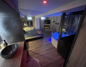 1 多间卧室、上网接入、床单