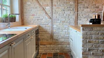 Micro-ondes, four, plaque de cuisson