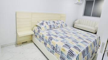 1 camera, una cassaforte in camera, Wi-Fi gratuito, lenzuola