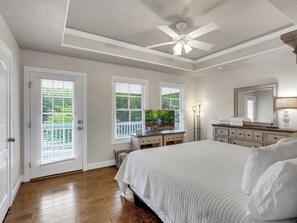 3 bedrooms, desk, iron/ironing board, WiFi - Helen's Hideaway - The Perfect Vacation Home for the Family (Helen)