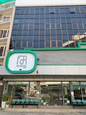 Front of property - Marni BKK Hostel (Bangkok)