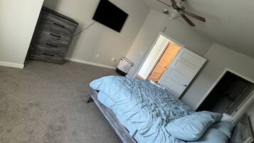 1 slaapkamer, een strijkplank/strijkijzer, wifi, beddengoed