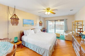 3 Schlafzimmer, Schreibtisch, Bügeleisen/Bügelbrett, Reisekinderbett