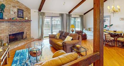 Channel-Front Port Isabel Family Home. Gulf/Bay Fishing and Close to SPI Beach!