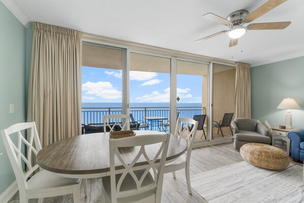 Dining - New Listing: Emerald Beach Resort, Beachfront, Heated Pools/Spas, Starbucks, Gym (Panama City Beach)