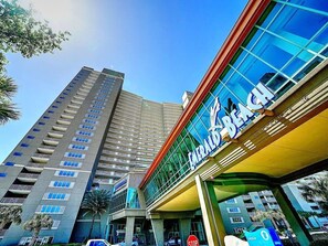 Exterior - New Listing: Emerald Beach Resort, Beachfront, Heated Pools/Spas, Starbucks, Gym (Panama City Beach)