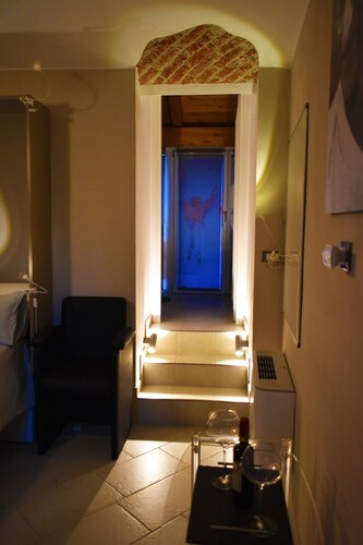 Cozy one-bedroom apartment with attention to detail in quiet setting