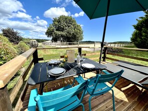 تناول الطعام بالخارج