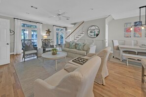 Smart TV - Spacious 4-Br Beach Retreat for Families & Groups! + Free Attraction Tickets! (Santa Rosa Beach)