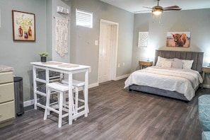 1 bedroom, desk, iron/ironing board, free WiFi
