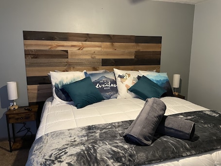 3 bedrooms, WiFi, bed sheets. Cozy Hangout