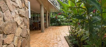 Casa em Condomínio Fechado em Frente ao mar e ao Lado do rio