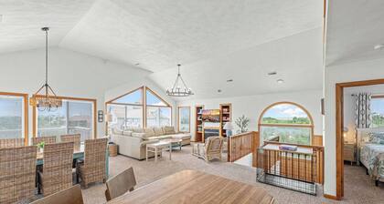 Oceanside, sound view, dog friendly, private pool, hot tub, golf cart, game room