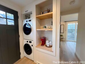 Interior - Pet-Friendly Cozy Midtown Cabin Retreat (Coeur d'Alene)