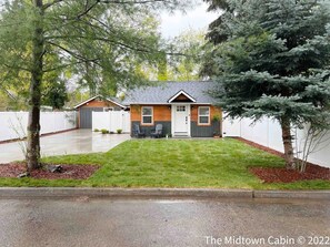 Exterior - Pet-Friendly Cozy Midtown Cabin Retreat (Coeur d'Alene)