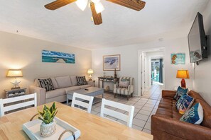 TV - LJ's Cottages 3 - BALCONY VIEWS BEACH POOL SAND SUNSETS (Sarasota)