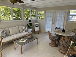 Dining - Cozy Cottage, 1/2 Block from Naples Bay (Naples)