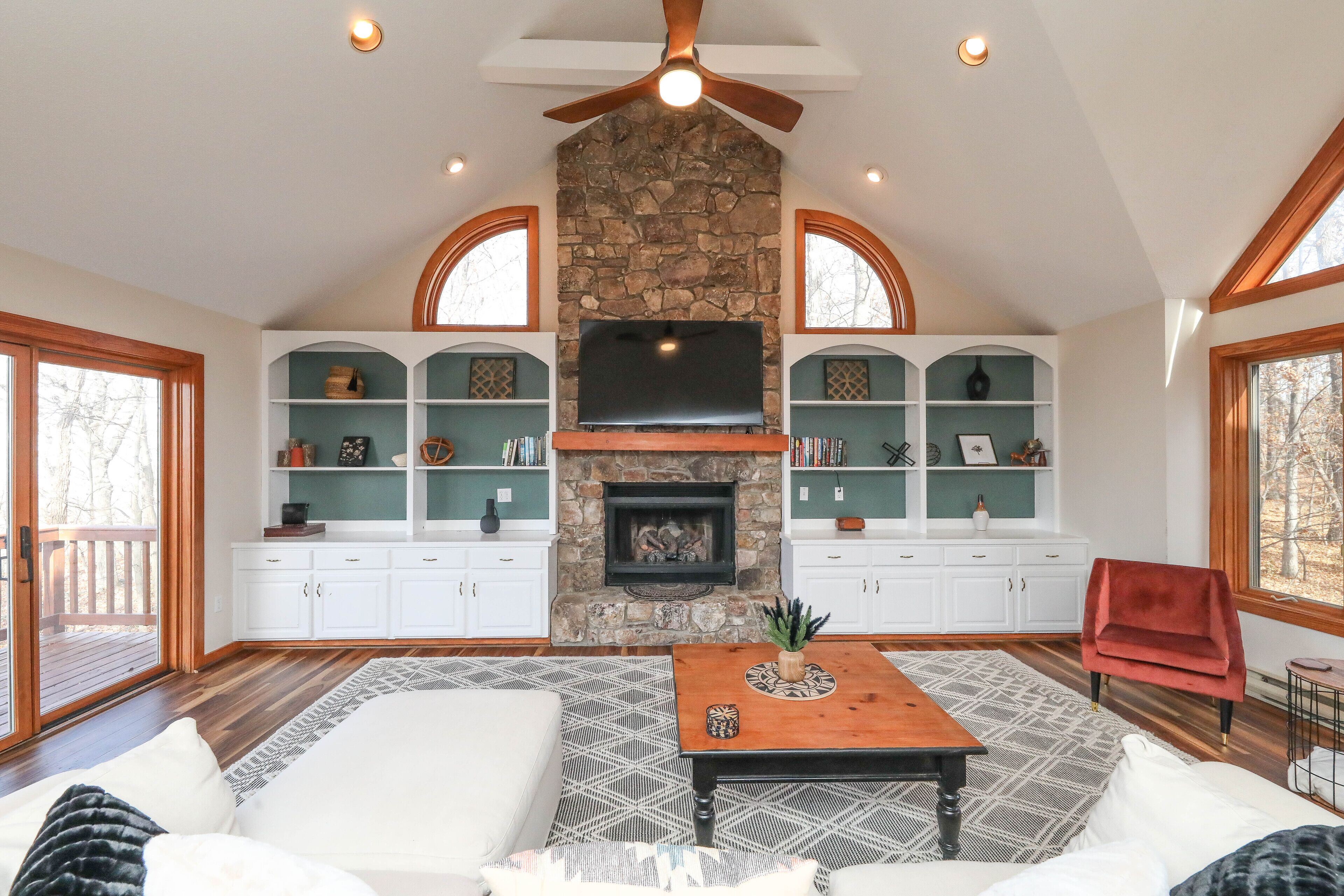 5 min from slopes.  Luxury Wintergreen Mt Home + All the Amenities!  