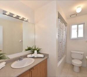 Towels, soap, shampoo, toilet paper