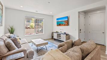 Smart-TV, Kamin, Videospiele, Computerbildschirme