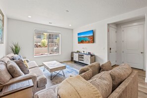 TV connectée, cheminée, jeux vidéo, écrans d'ordinateur