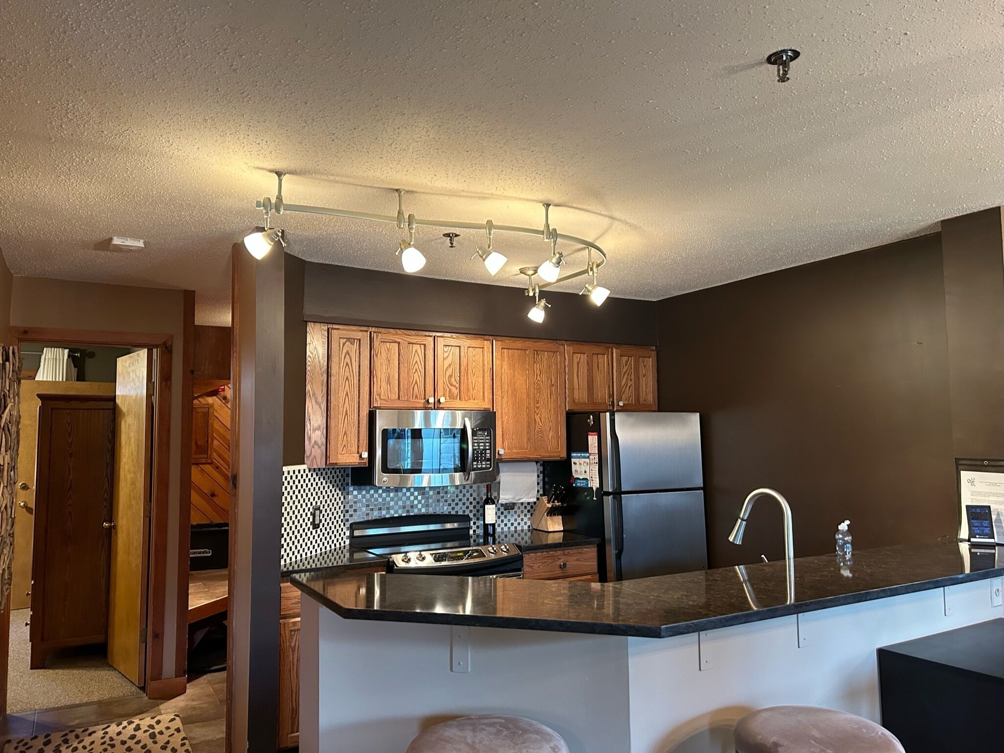 Micro-ondes, four, plaque de cuisson, lave-vaisselle