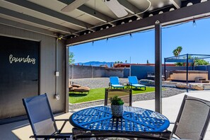 تناول الطعام ب الخارج