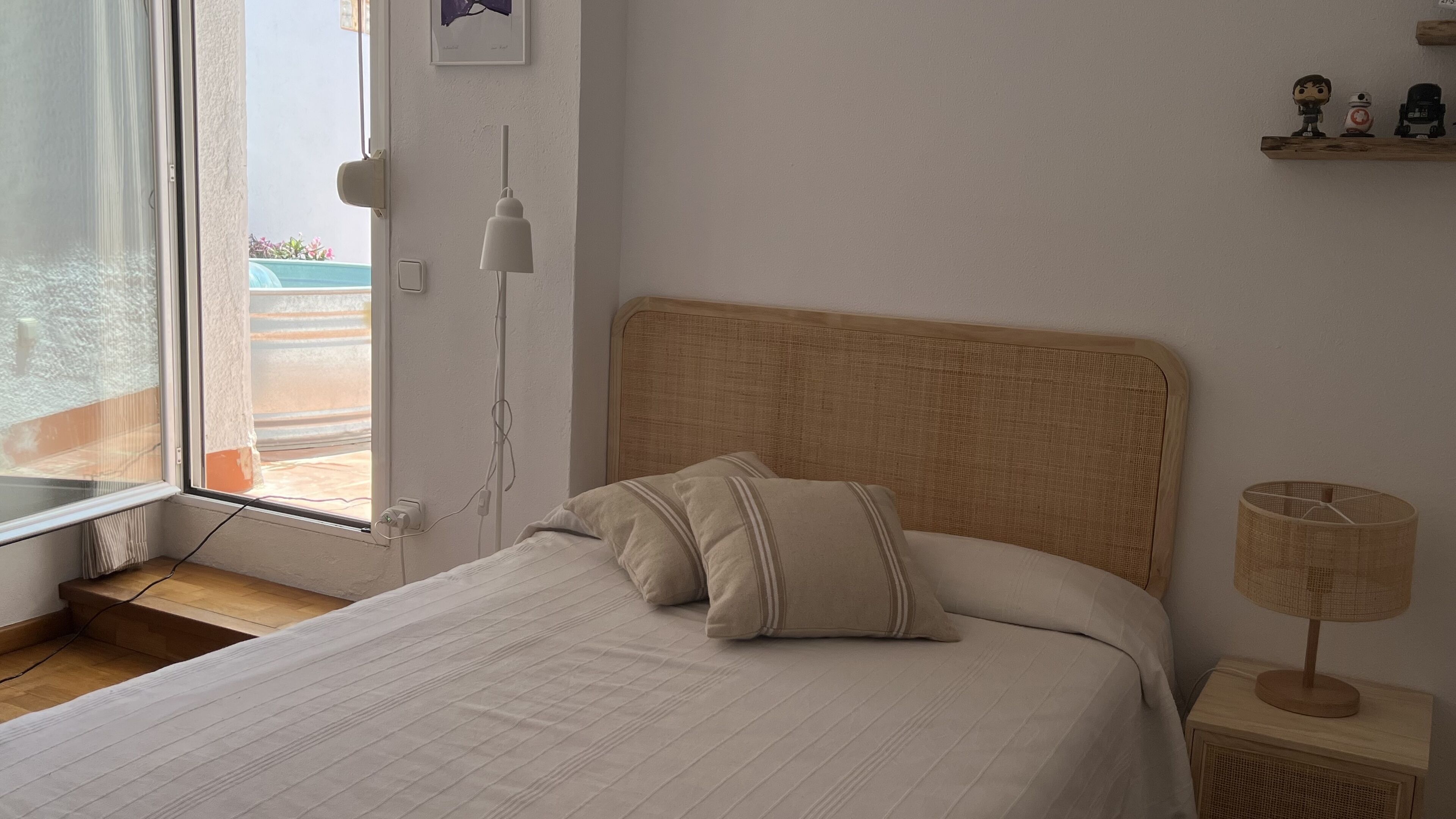 6 bedrooms, desk, iron/ironing board, free WiFi