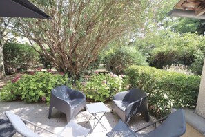 Terrace/patio - Gîte 4/5 Personnes Dans un Mas Languedocien Avec Piscine et Jacuzzi (Saint-Just)