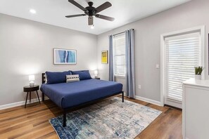 8 slaapkamers, een strijkplank/strijkijzer, reisbedje, gratis wifi