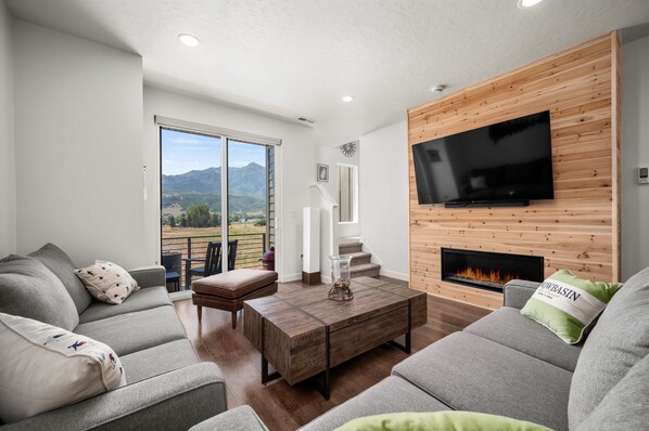 スマートテレビ、暖炉