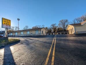 Front of property - BEST WAY INN (Bridgeton)