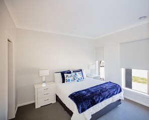 3 bedrooms, iron/ironing board, WiFi, bed sheets - Cosy, Adorable Brand-New House (Tarneit)