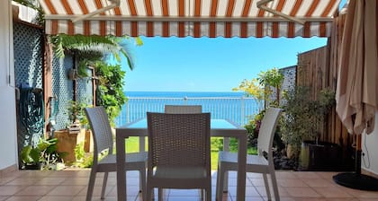 APARTEMENT BY THE SEA