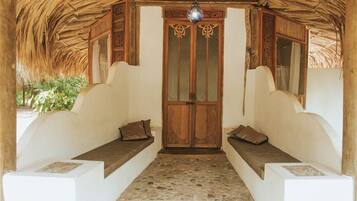 المنشأة من الخارج