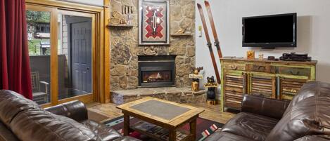Smart TV, fireplace