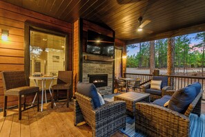Outdoor dining - 4bdr with expansive game room and amenities for all! (Broken Bow)