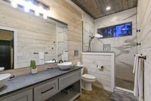 Shower, towels - 4bdr with expansive game room and amenities for all! (Broken Bow)