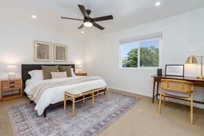 3 habitaciones, tabla de planchar con plancha, wifi y ropa de cama 