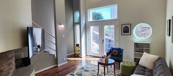 Vibrant & Stylish Home Located In River Oaks