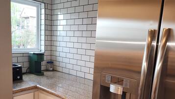 House, 2 Bedrooms, Smoking, Balcony | Private kitchen