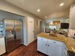 House, 2 Bedrooms, Smoking, Balcony | Private kitchen - Vibrant & Stylish Home Located In River Oaks (Houston)