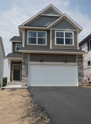 Exterior - Beautifull new property close to airport (Inver Grove Heights)