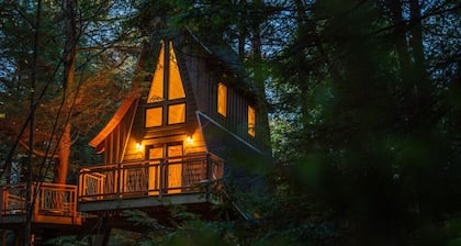 Peaceful Pines Luxury Treehouse