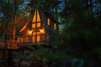 Peaceful Pines Luxury Treehouse