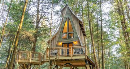 Peaceful Pines Luxury Treehouse