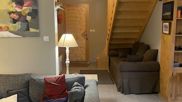 Télévision, cheminée, jeux vidéo, lecteur de DVD