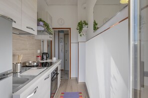 Kühlschrank, Ofen, Herdplatte, Geschirrspüler