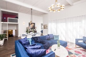 Smart TV - Bella Cactus | Palm Springs Vibes | Pool & Spa (Lake Havasu City)