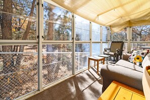 Interior - Luxurious Hyes in the Woods (Big Bear City)